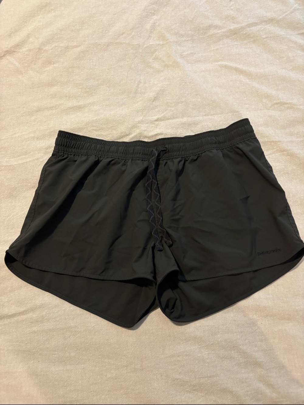 Patagonia Black/Grey Women's Athletic Shorts Size Large